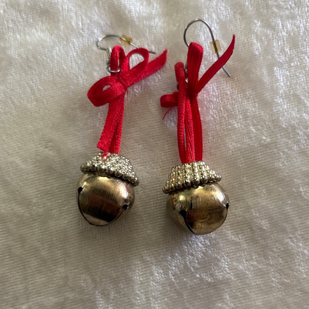 Festive Jingle Bell Earring🎄